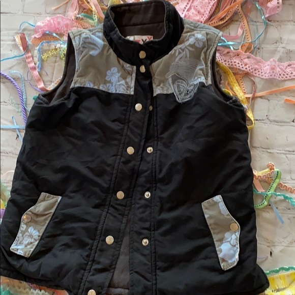 Roxy - Picture 2 of 4